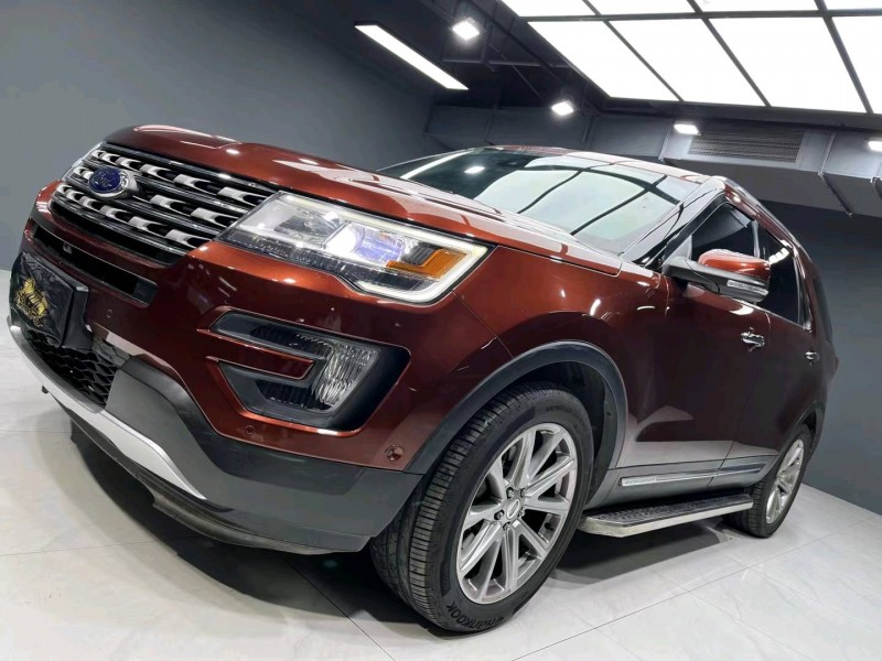 成都15年福特探险者2