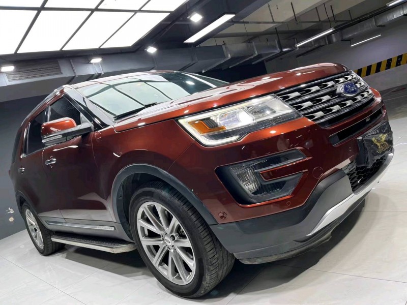 成都15年福特探险者3