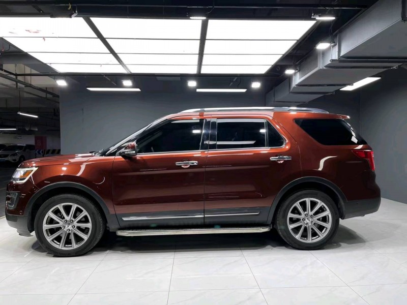 成都15年福特探险者8