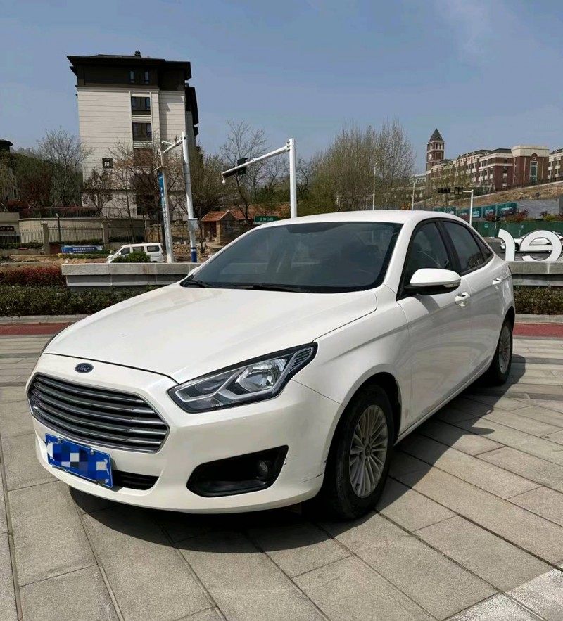 青岛16年福特福睿斯3