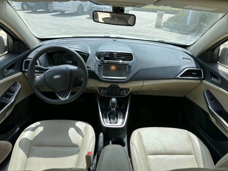 青岛16年福特福睿斯6