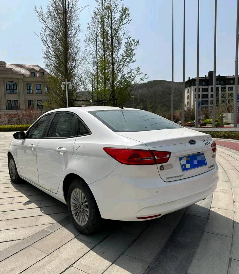 青岛16年福特福睿斯7