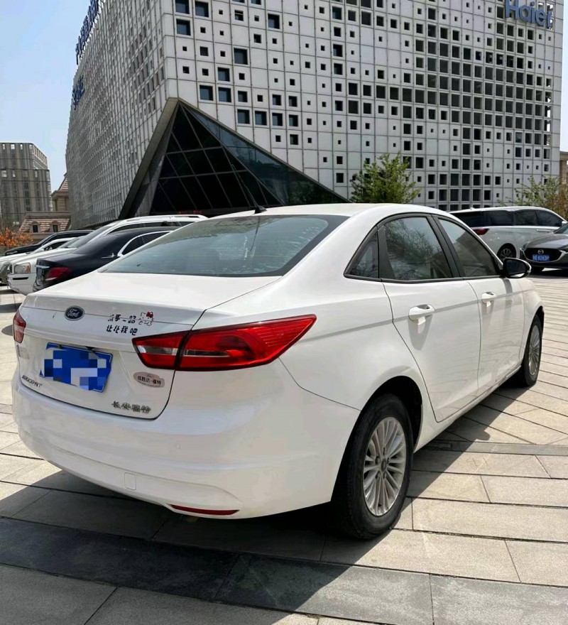青岛16年福特福睿斯8