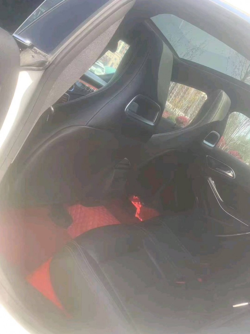 青岛16年奔驰CLA4