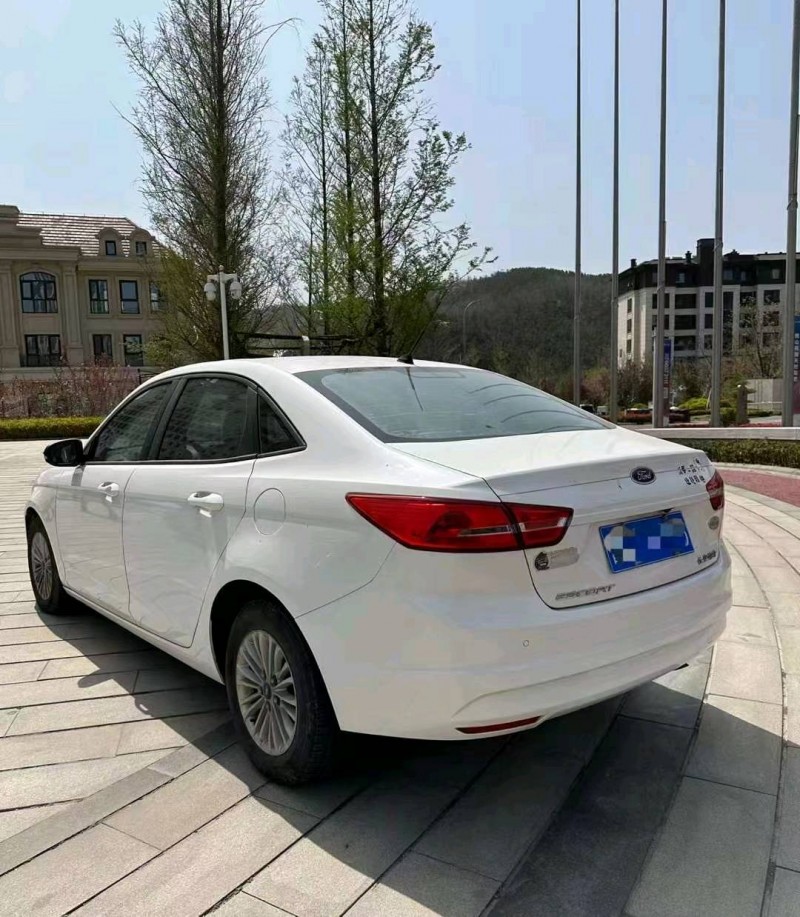 青岛16年福特福睿斯2