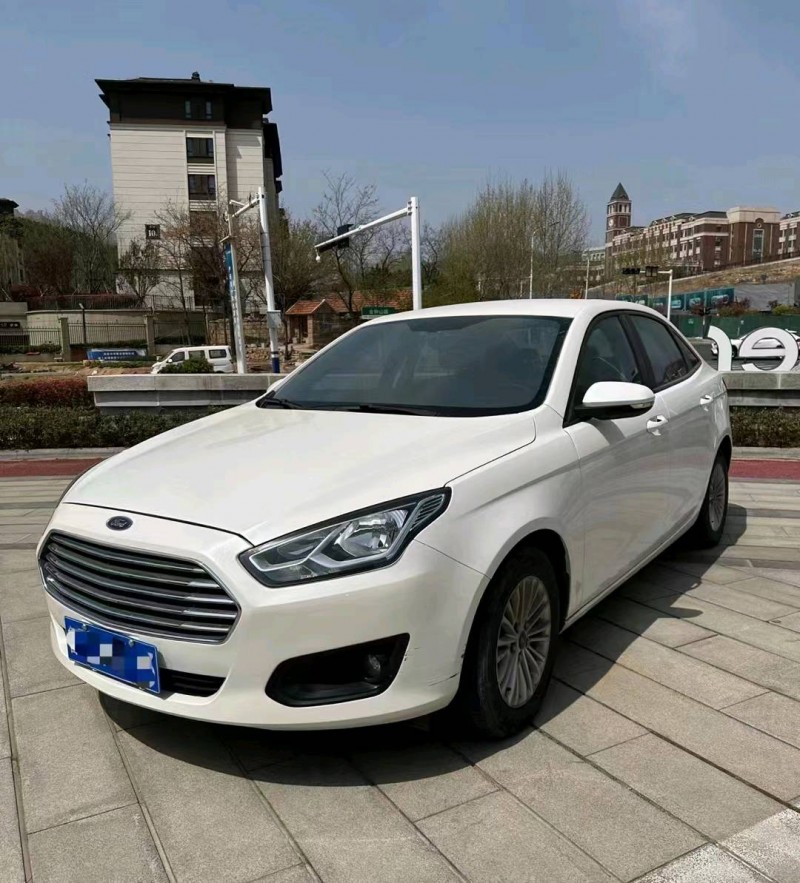 青岛16年福特福睿斯3