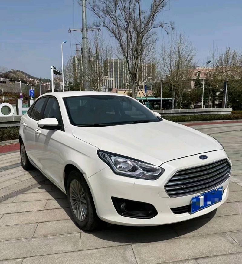 青岛16年福特福睿斯4