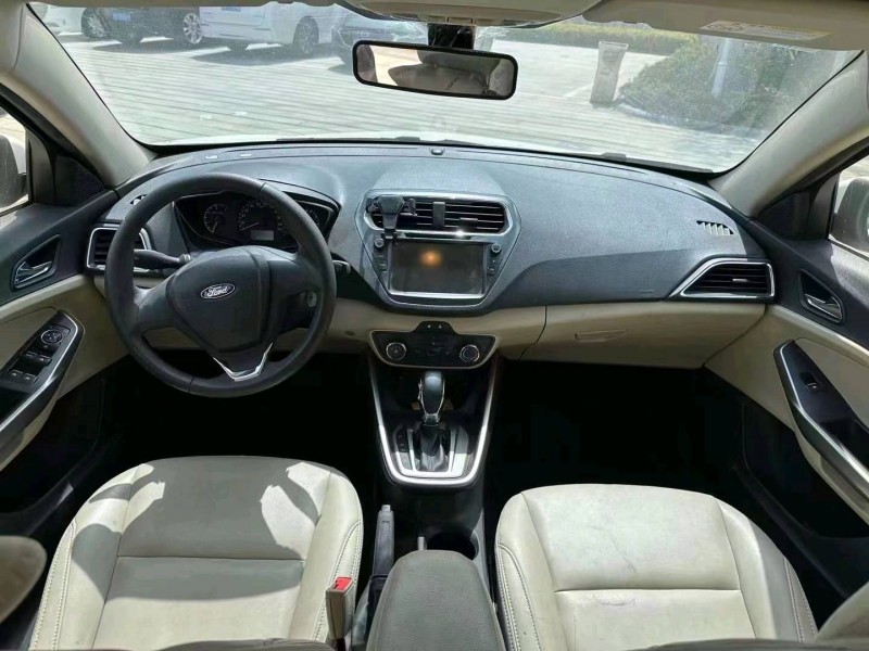 青岛16年福特福睿斯7