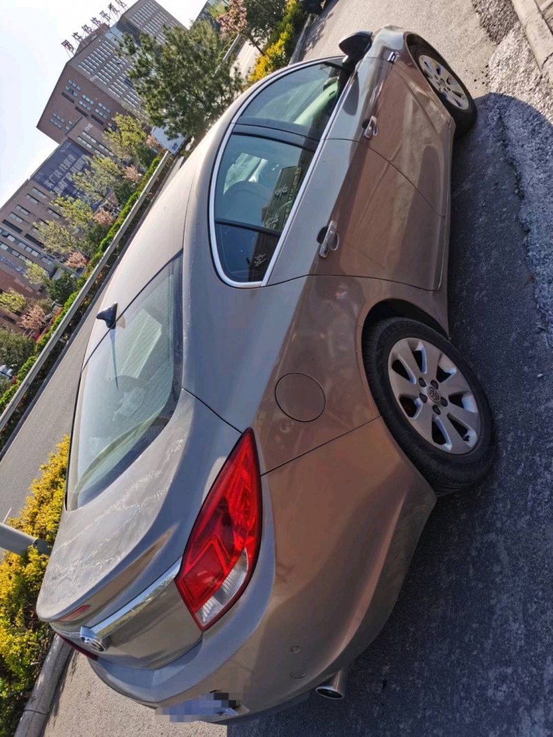 济南10年别克君威8