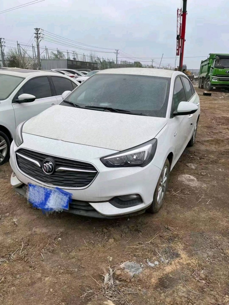 青岛21年别克凯越1