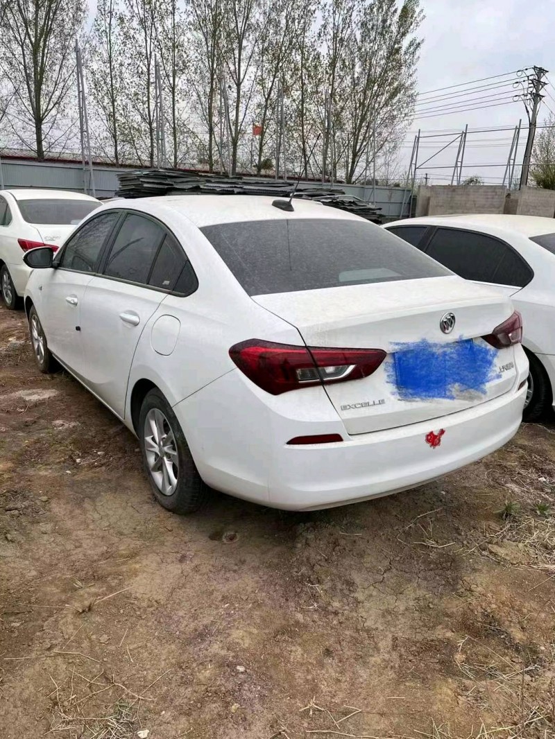 青岛21年别克凯越3