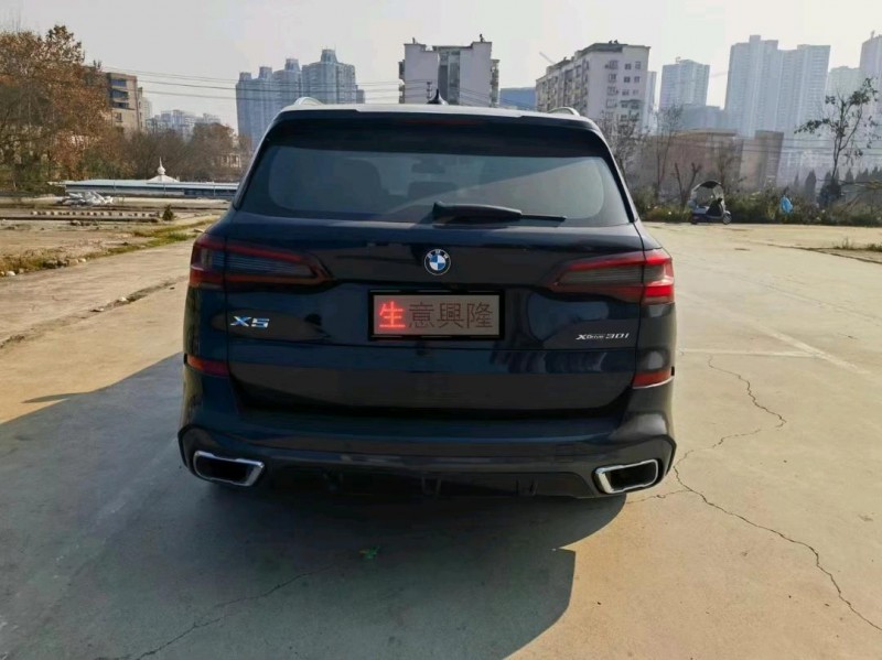 成都21年宝马X59