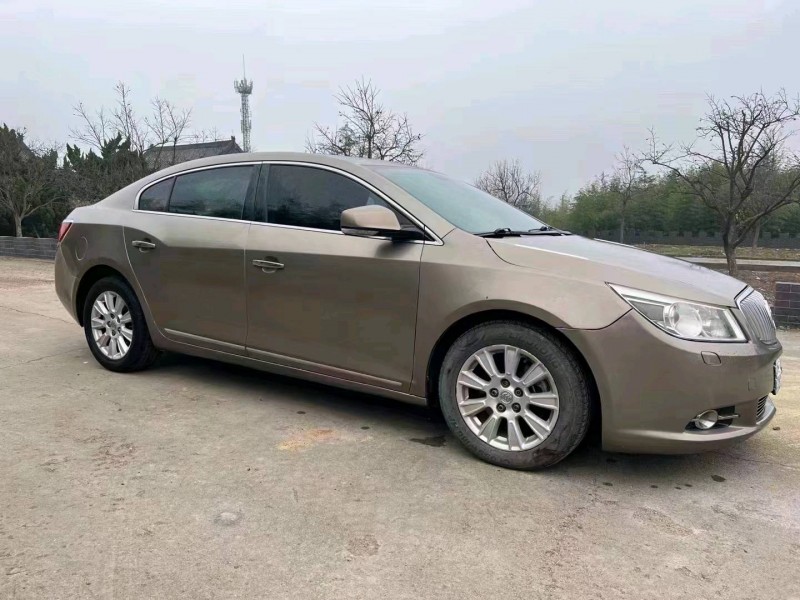 青岛10年别克君越3