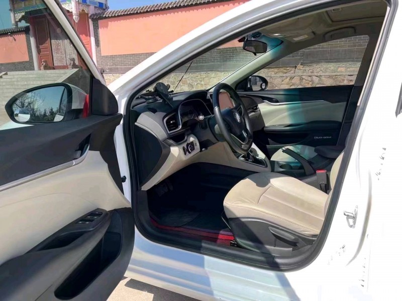 枣庄18年别克英朗9