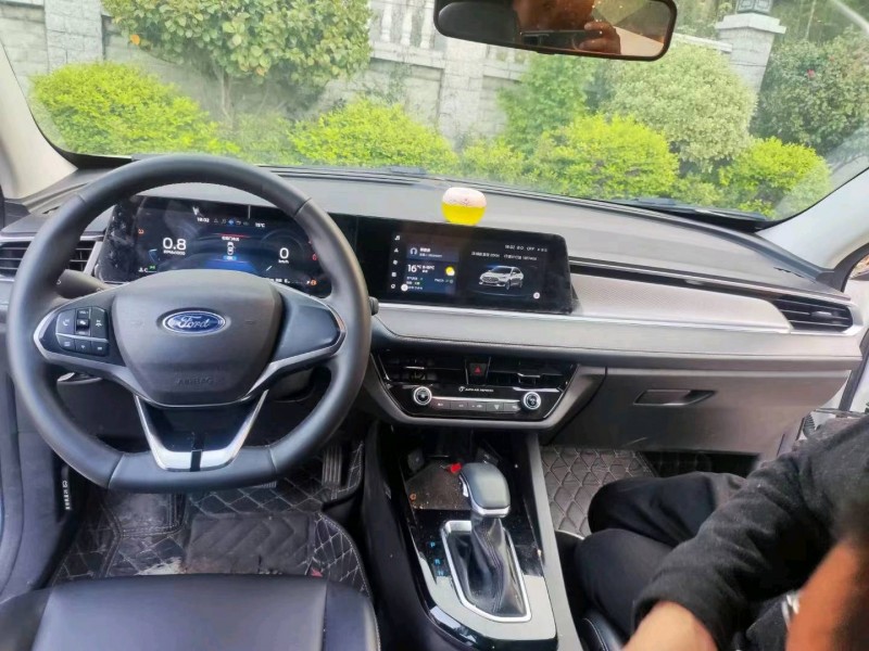 宜昌21年福特福睿斯3