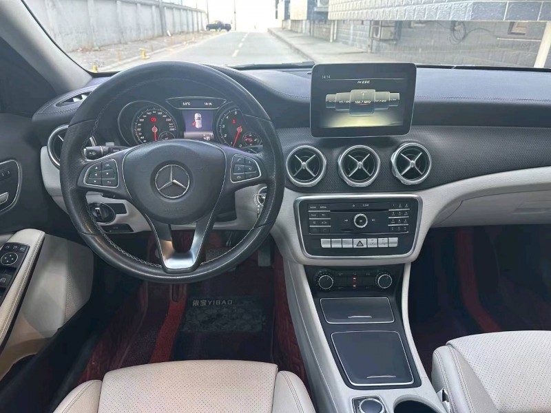 济宁17年奔驰GLA3