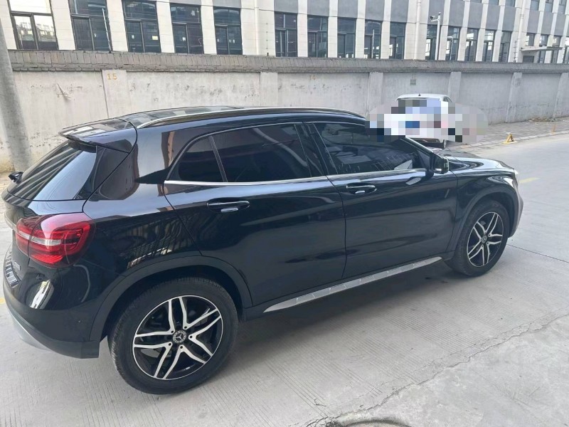 济宁17年奔驰GLA8