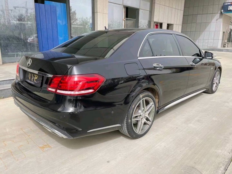 济宁16年奔驰E8