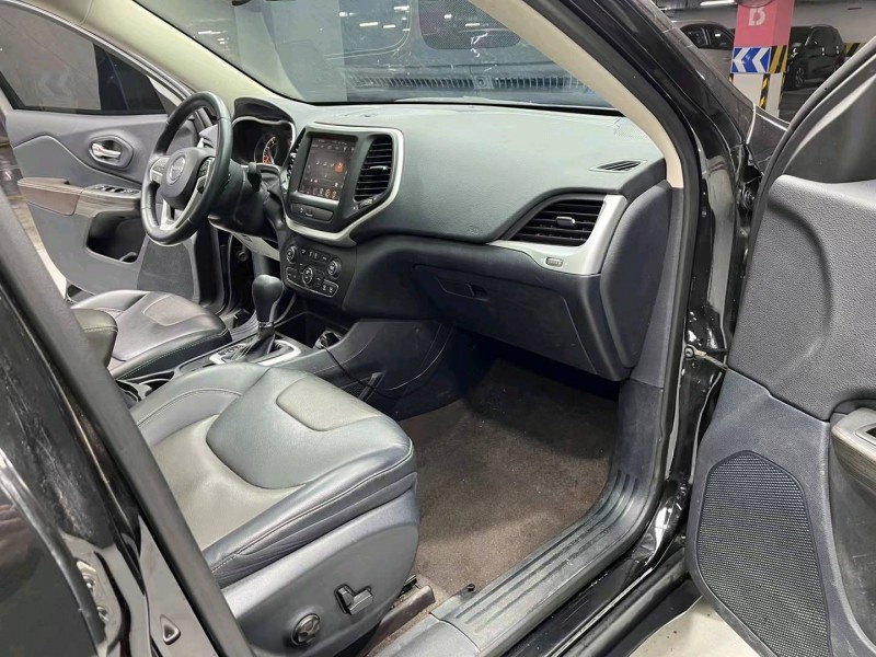 成都21年Jeep自由光7