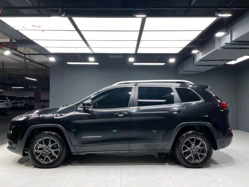 成都21年Jeep自由光8