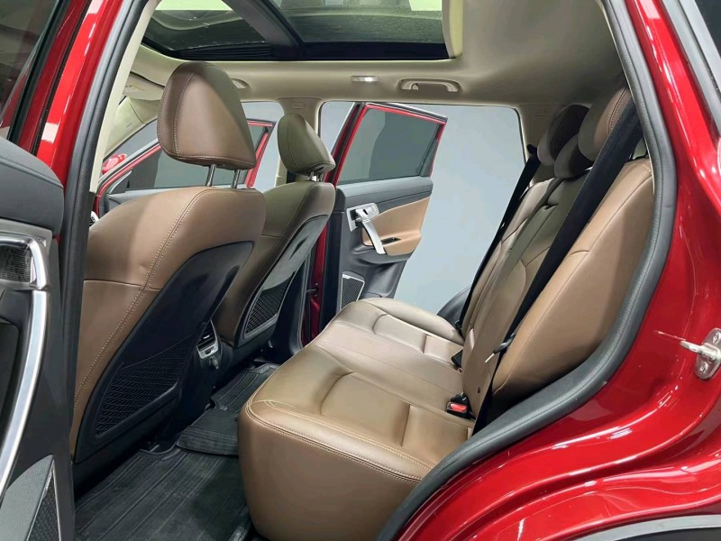 成都17年吉利博越4