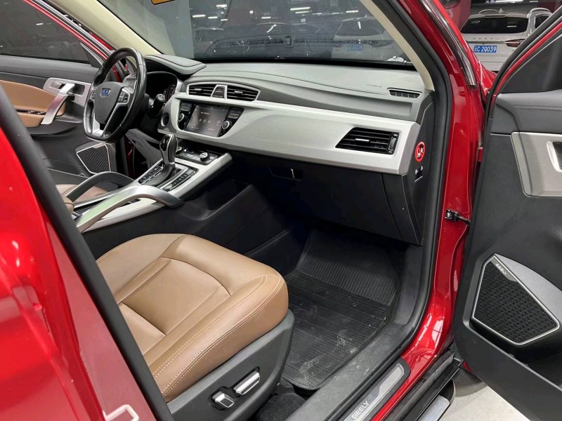 成都17年吉利博越7