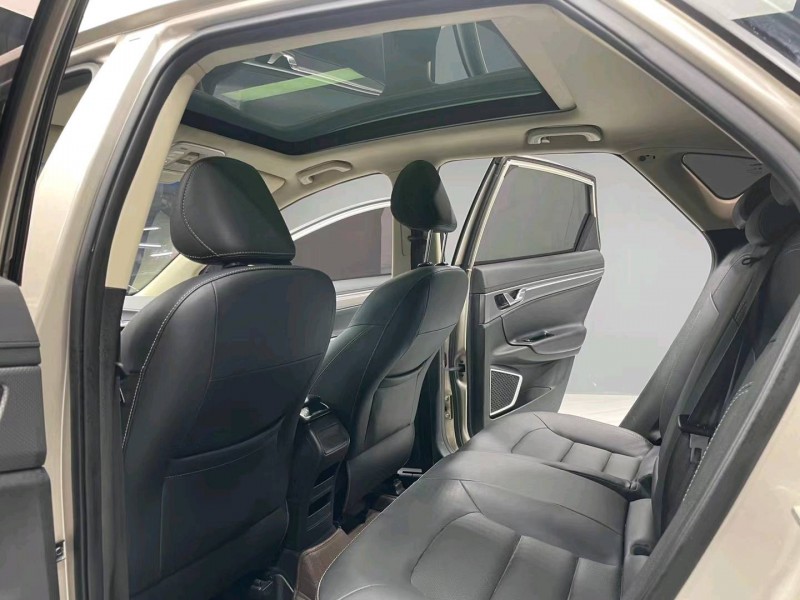 成都18年吉利帝豪GS4