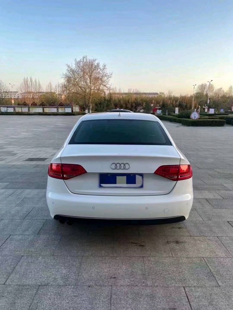 青岛12年奥迪A4L8