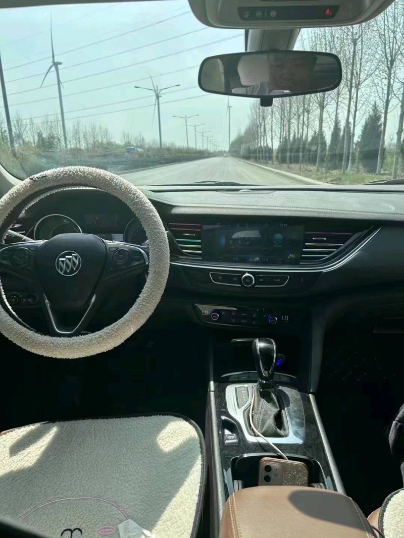 青岛19年别克君威4