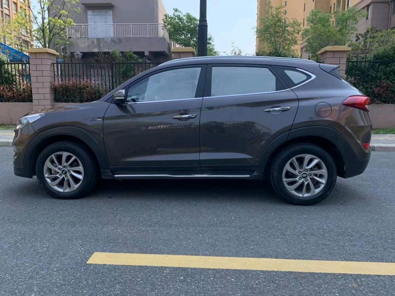 淮南16年现代途胜5