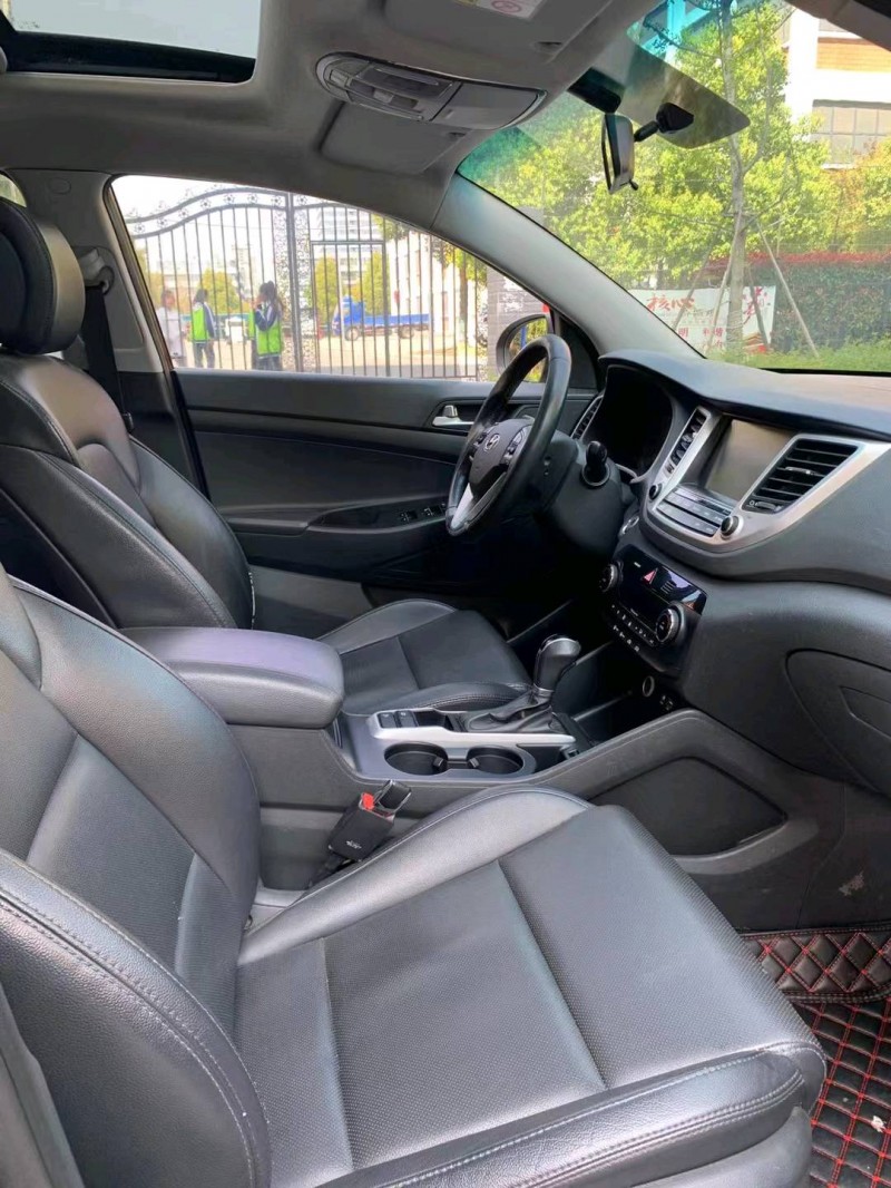 淮南16年现代途胜8