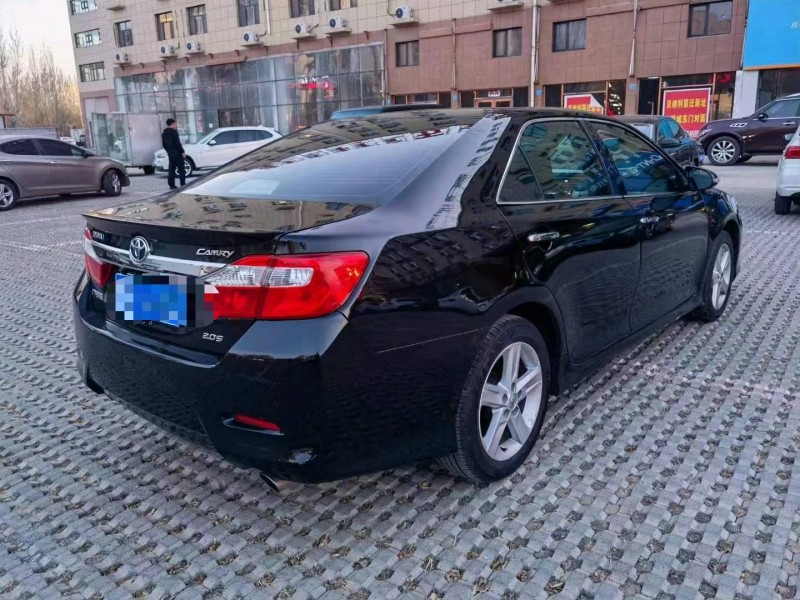 济宁14年丰田凯美瑞3