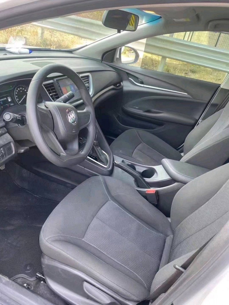 青岛21年别克英朗5