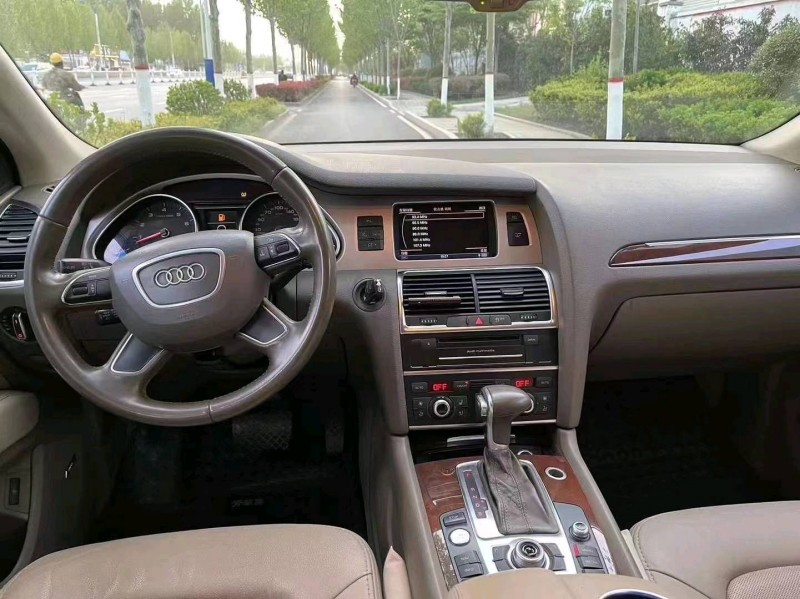 青岛12年奥迪Q76