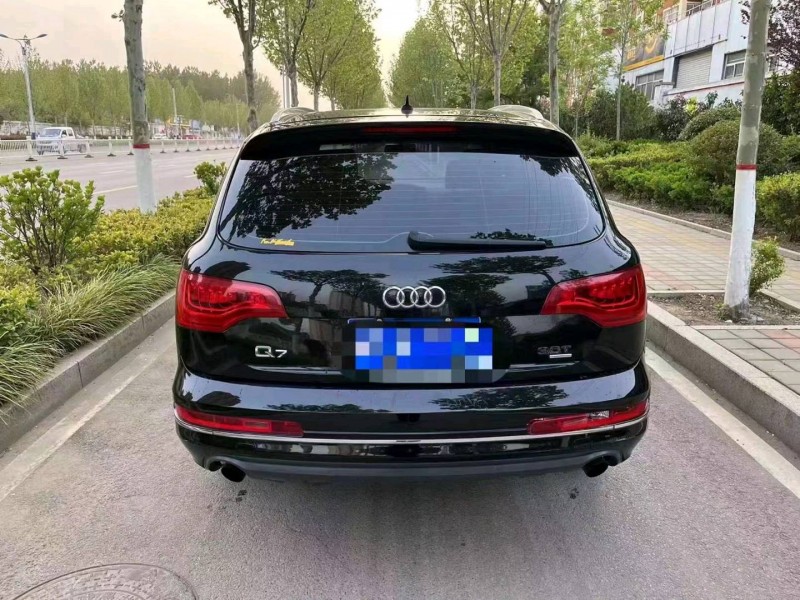 青岛12年奥迪Q77