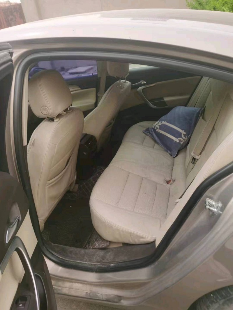 青岛11年别克君威5