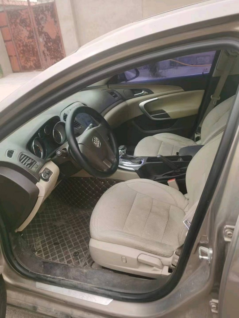 青岛11年别克君威6