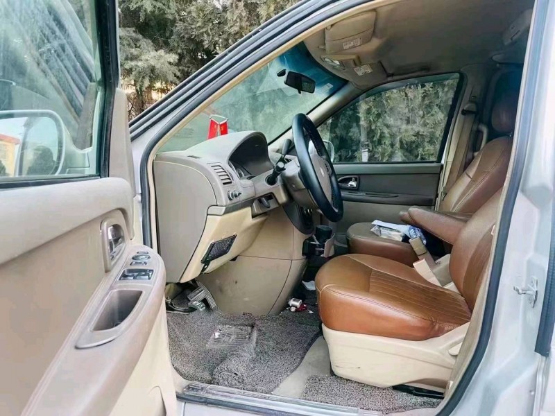 青岛12年别克GL86