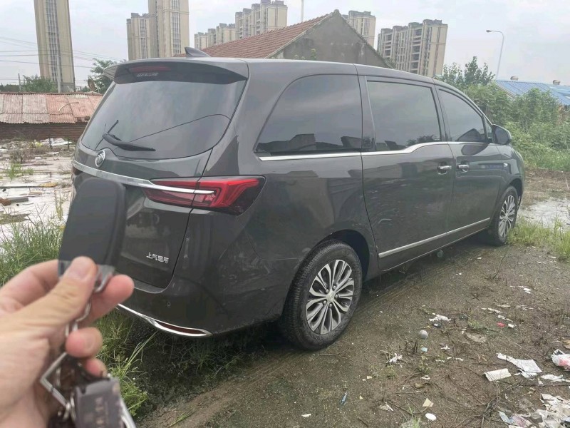 青岛21年别克GL82