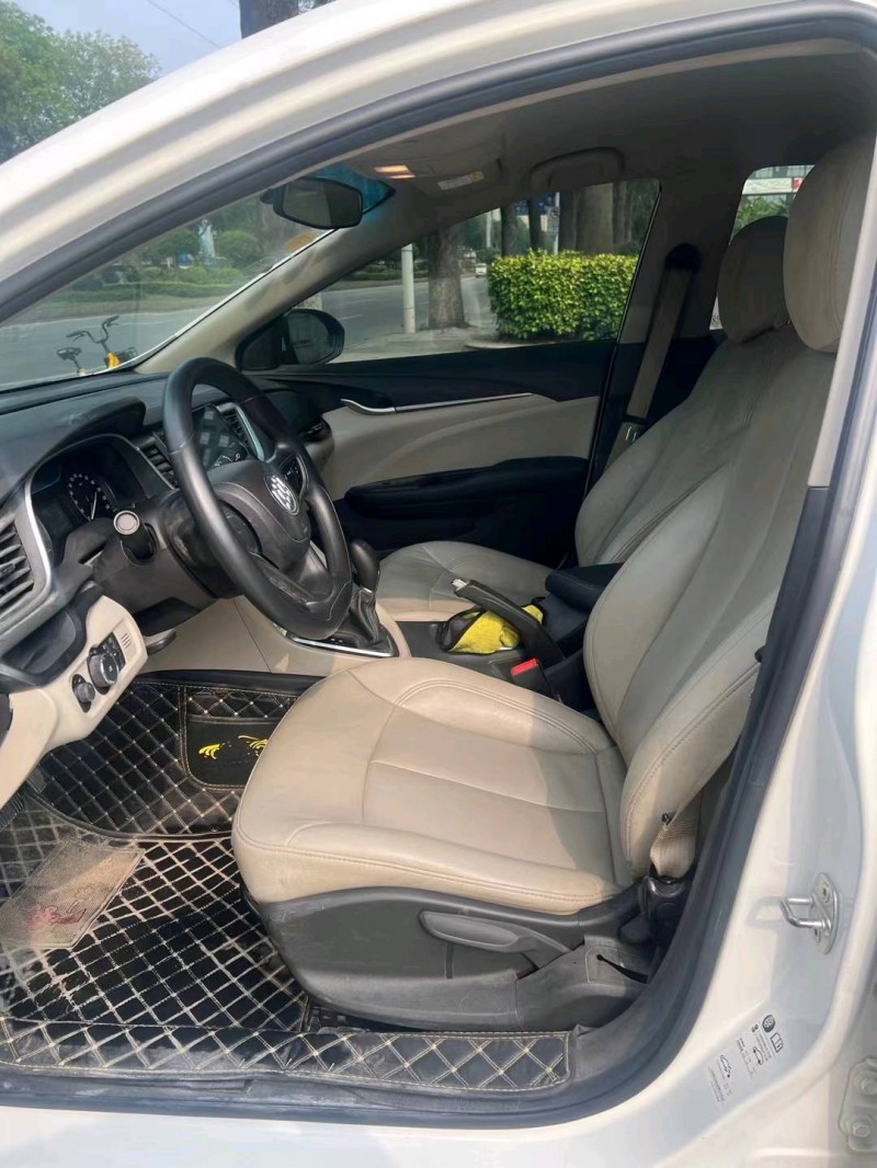 东莞18年别克英朗5