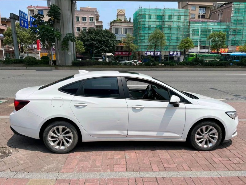 东莞21年别克威朗8