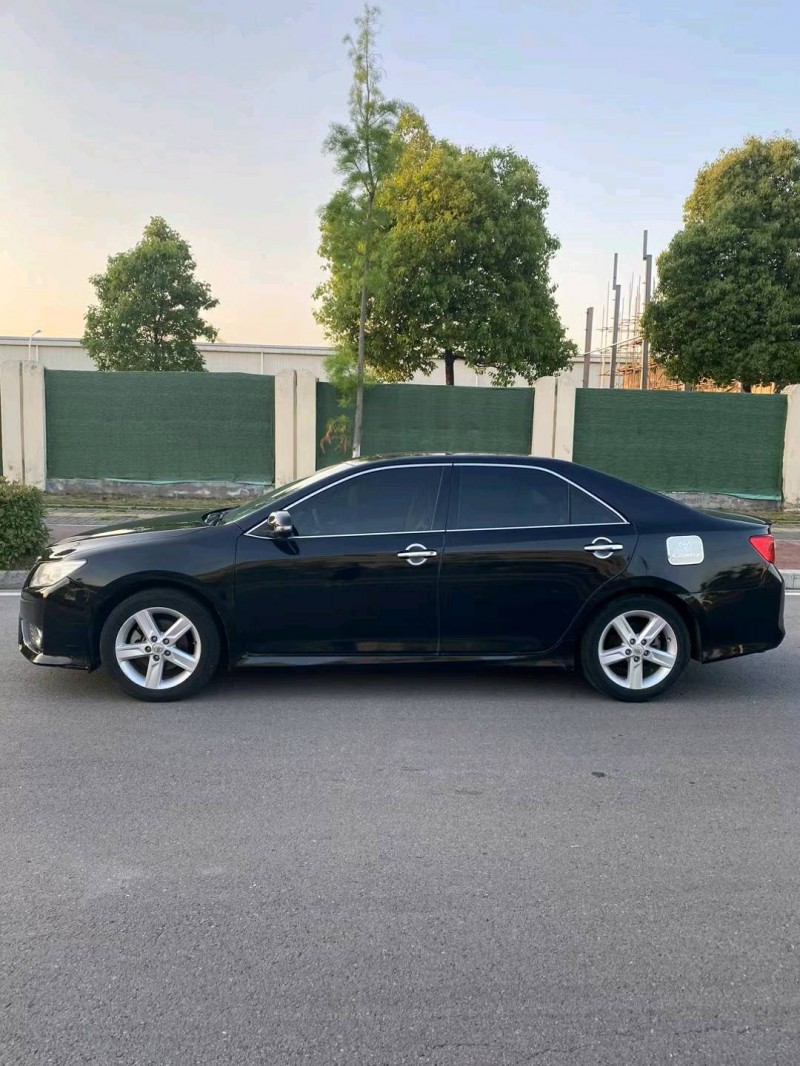 宜昌13年丰田凯美瑞3