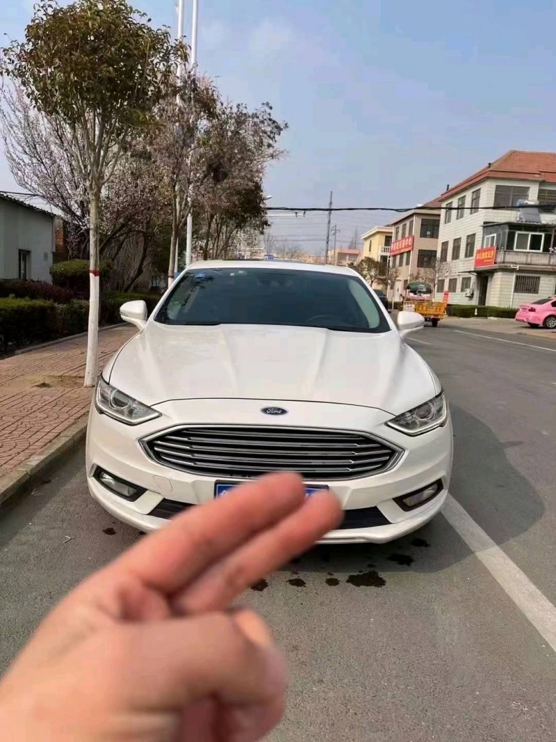 青岛18年福特蒙迪欧1