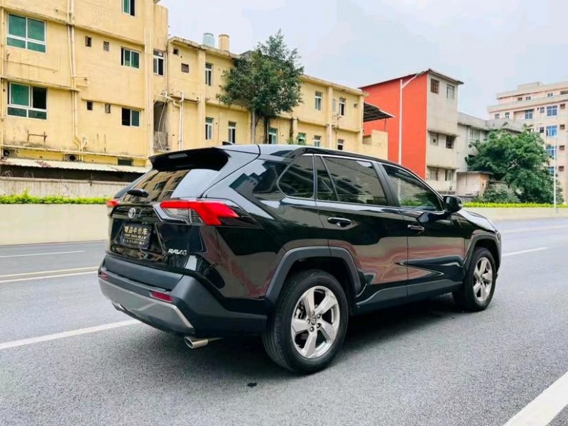 东莞23年丰田RAV4荣放8