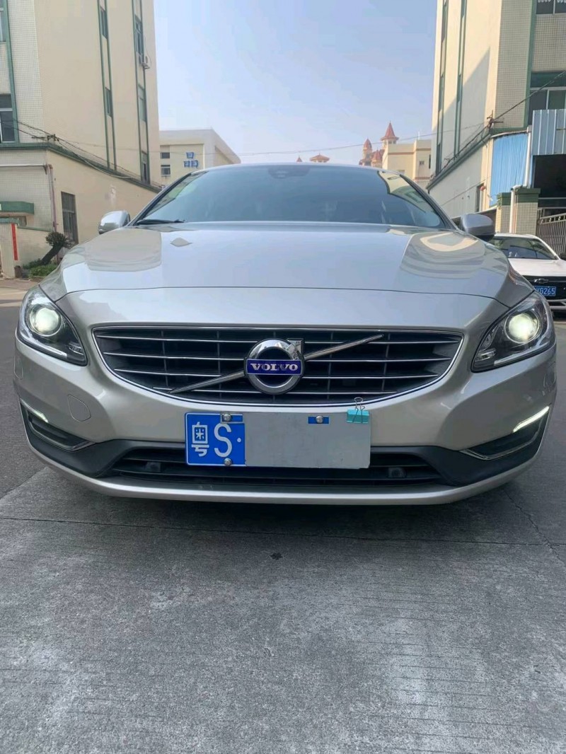 中山16年沃尔沃S60L1