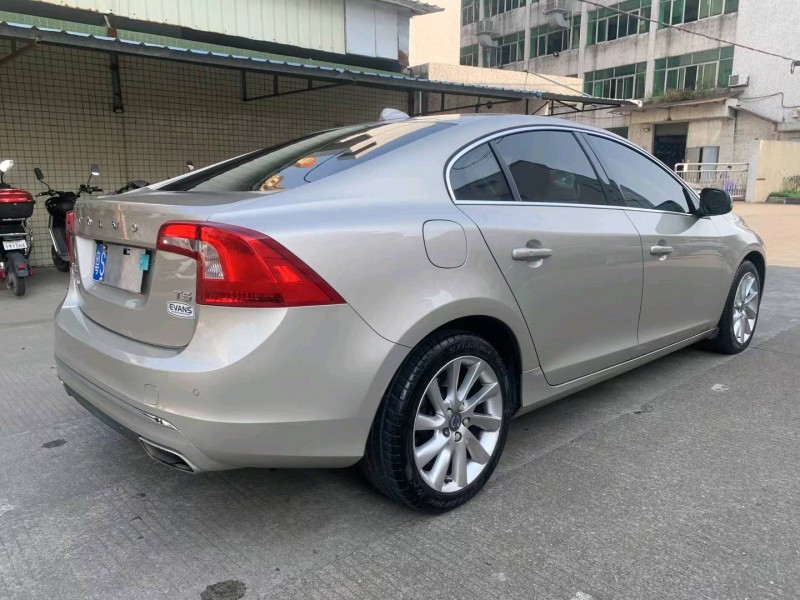 中山16年沃尔沃S60L4