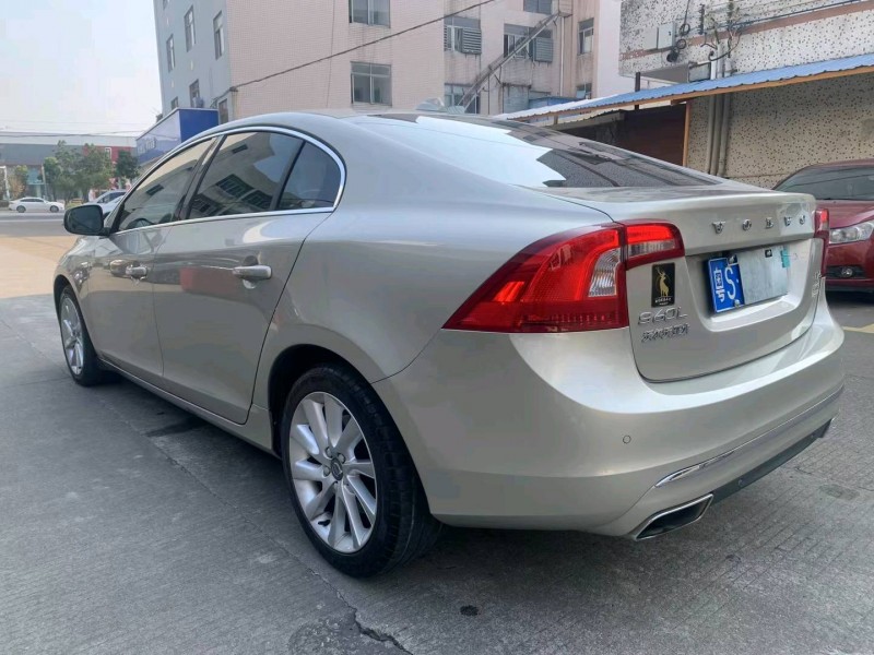 中山16年沃尔沃S60L5