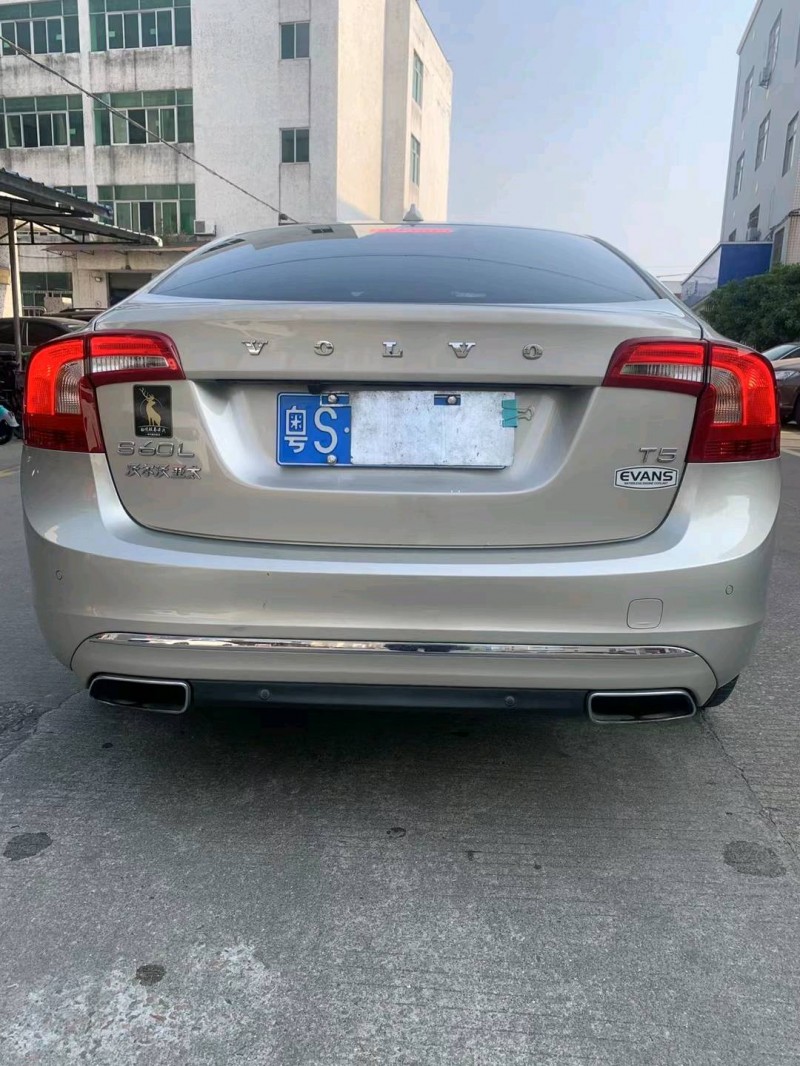 中山16年沃尔沃S60L9