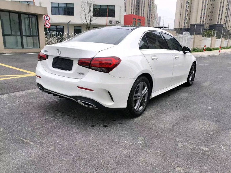 济南21年奔驰A8