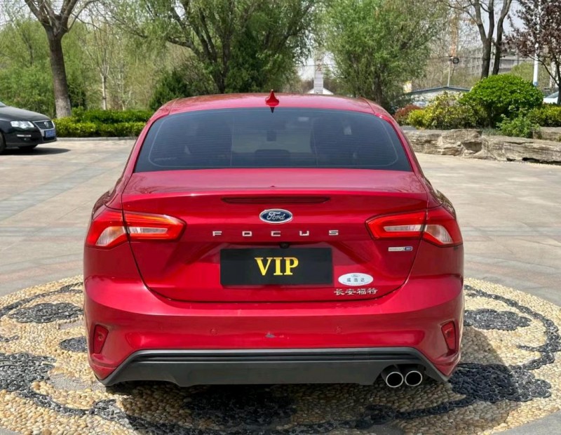 青岛20年福特福克斯5